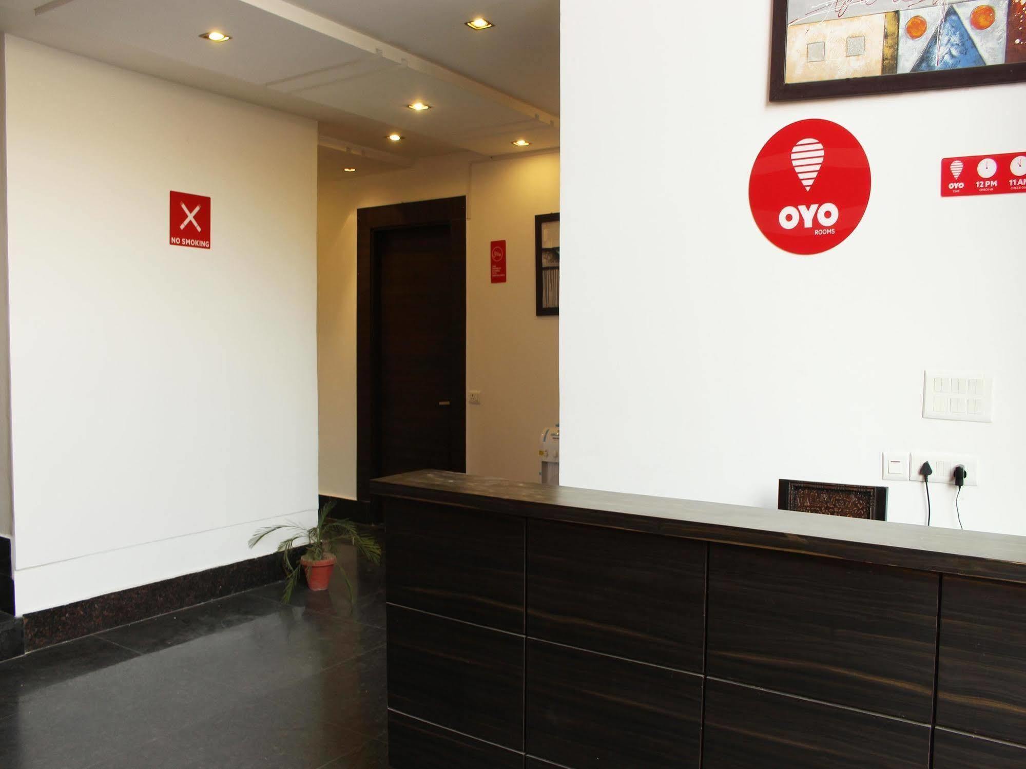 Отель Oyo Flagship 387 Moulsari Avenue Гургаон Экстерьер фото