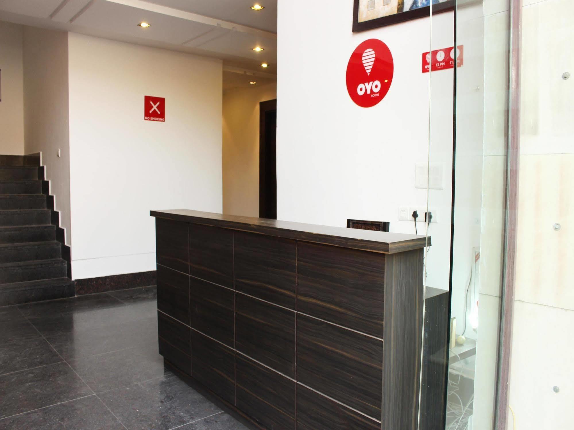 Отель Oyo Flagship 387 Moulsari Avenue Гургаон Экстерьер фото
